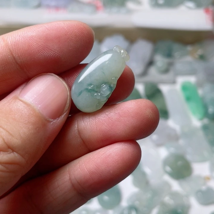 翡翠未镶嵌颈饰翡翠