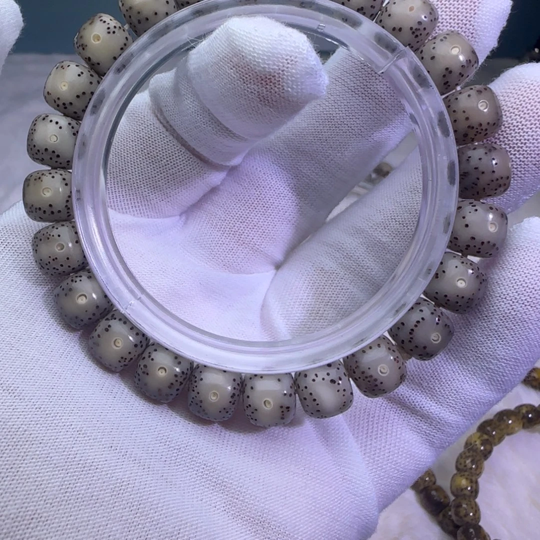 吊坠星月菩提玉华大眼睛黄金瞳