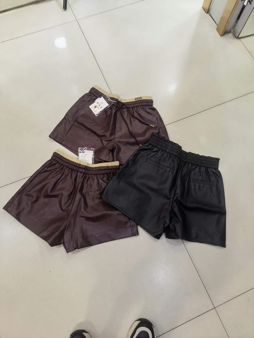 皮短裤非常时尚好穿