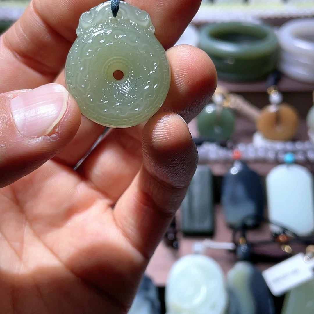 和田玉挂件未镶嵌飞****子