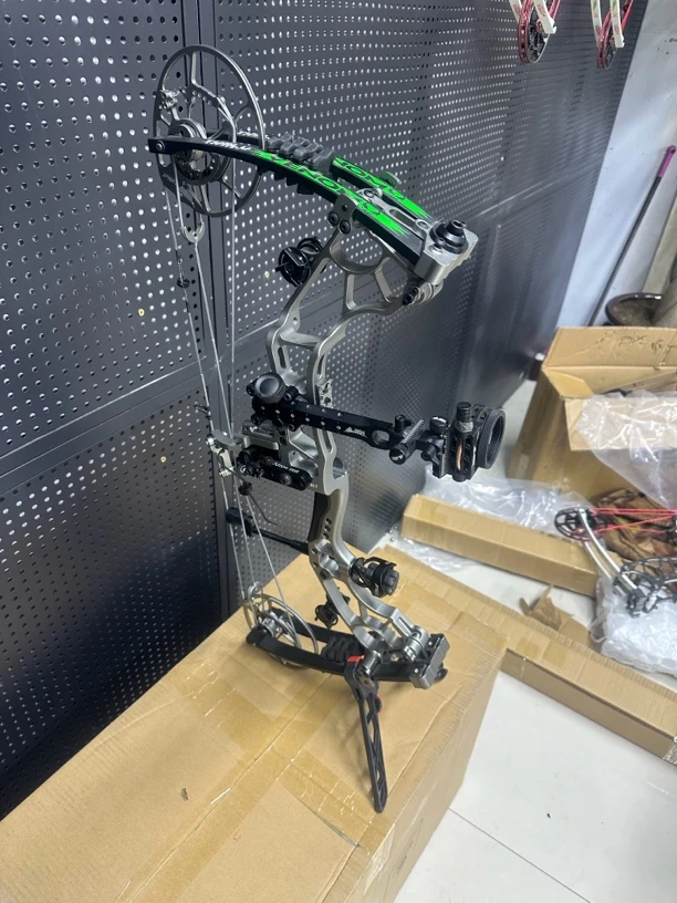 拓路毒液复合弓专业射箭弓。 夜视仪