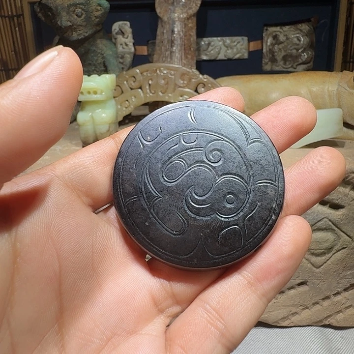 用***4和田玉未镶嵌颈饰