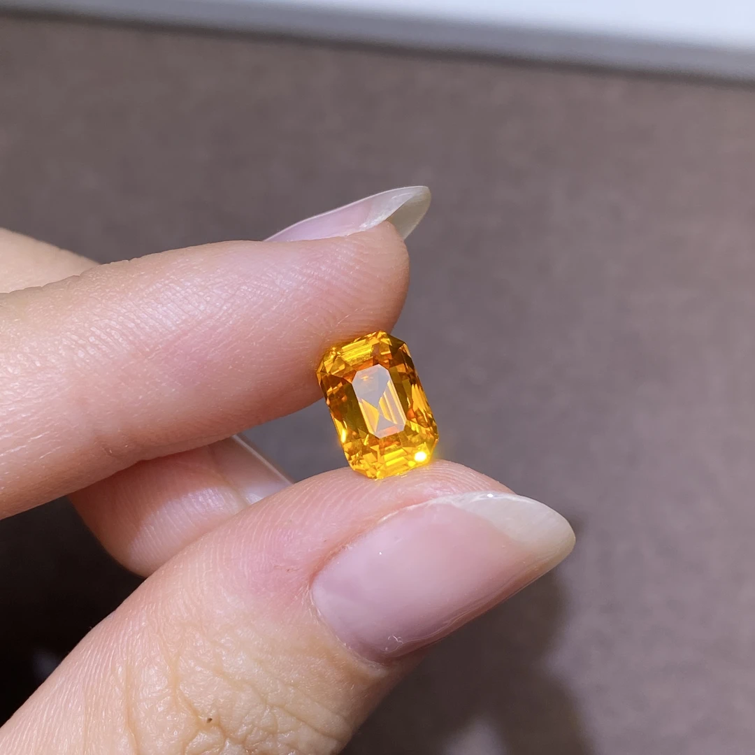 24K007 有烧黄色蓝宝石 3.04克拉