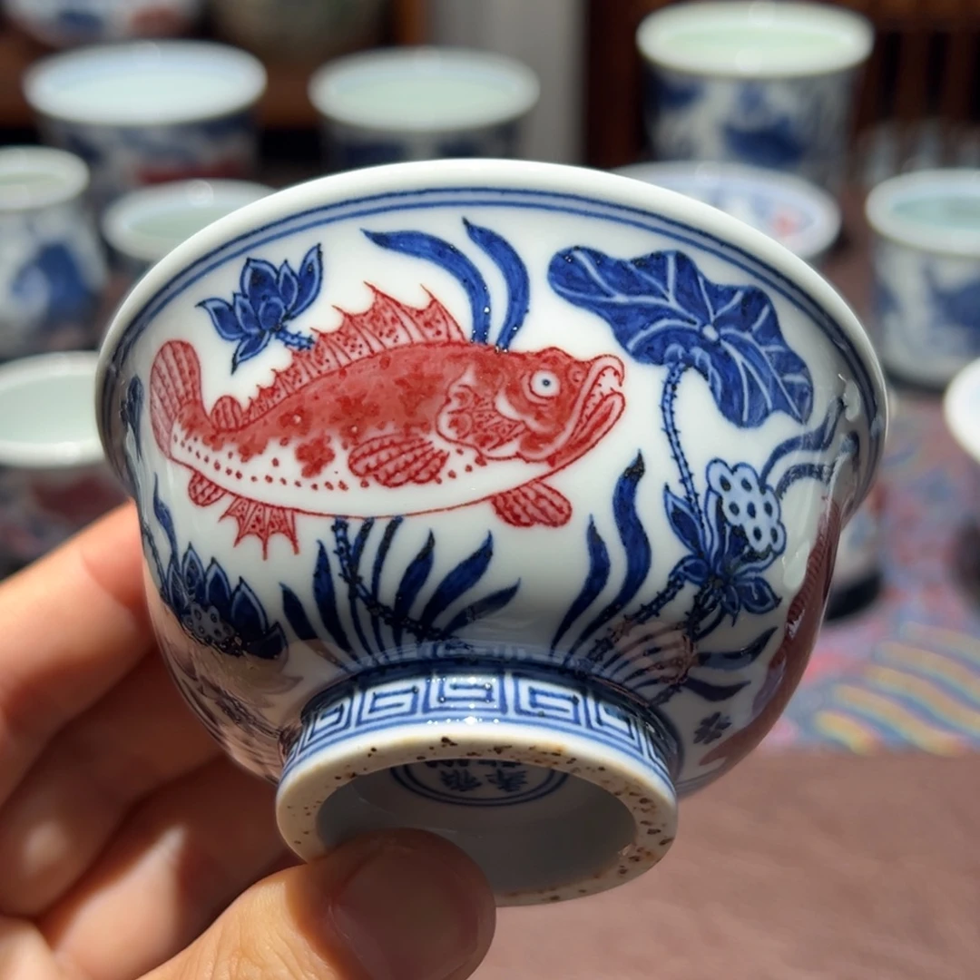 精品青花釉里红鱼藻纹压手杯口径约9.3厘米