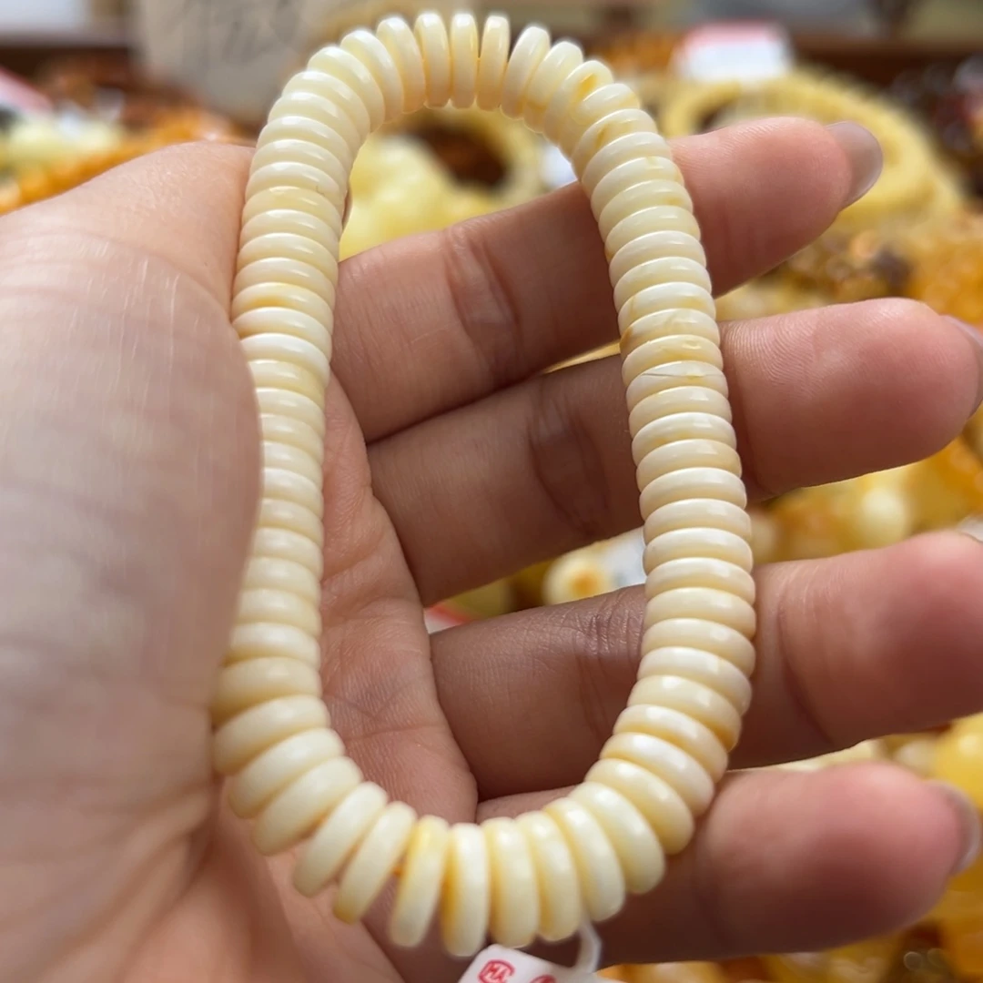 未镶嵌琥珀珠宝奇石