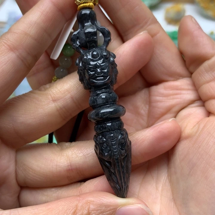 翡翠颈饰未镶嵌翡翠