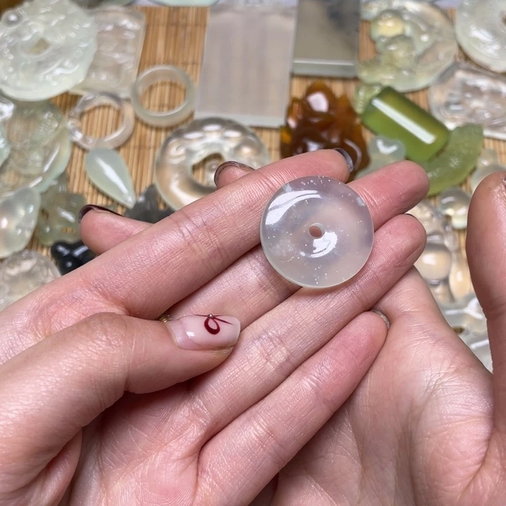 蛇纹石玉颈饰未镶嵌