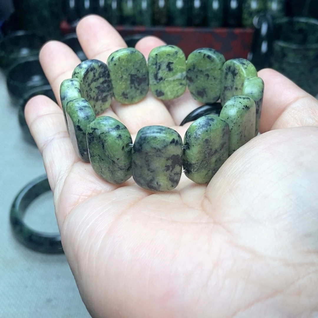 未镶嵌蛇纹石玉手牌微瑕
