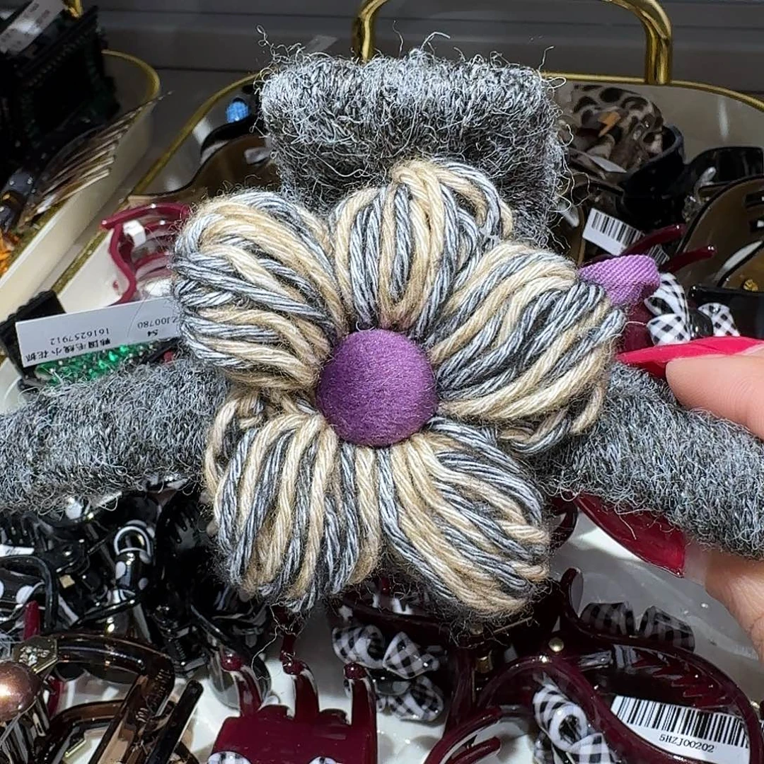 布艺非金属紫色小花抓夹