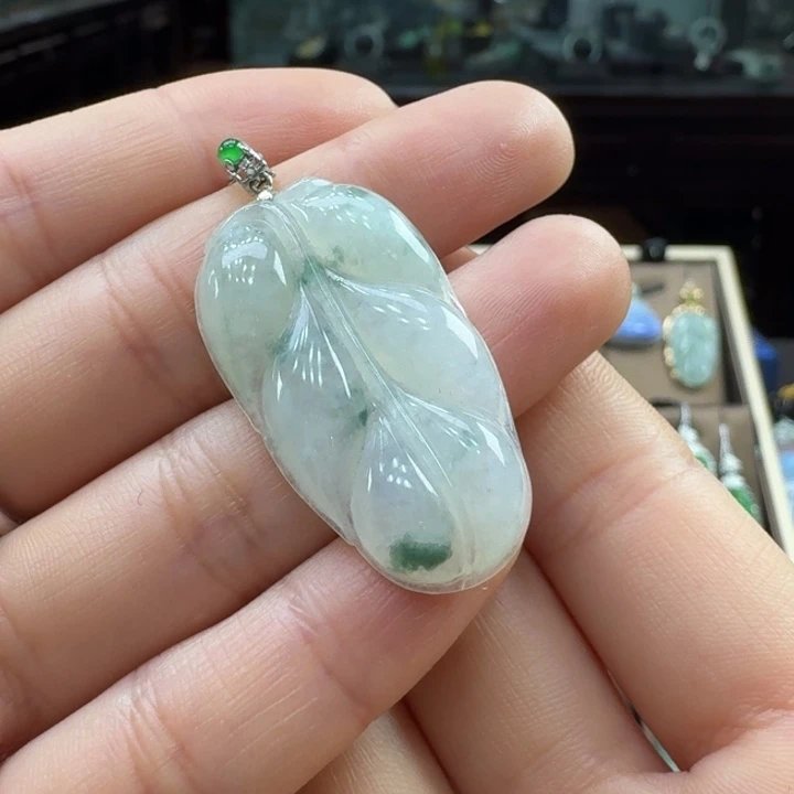 翡翠颈饰18K金镶嵌叶子