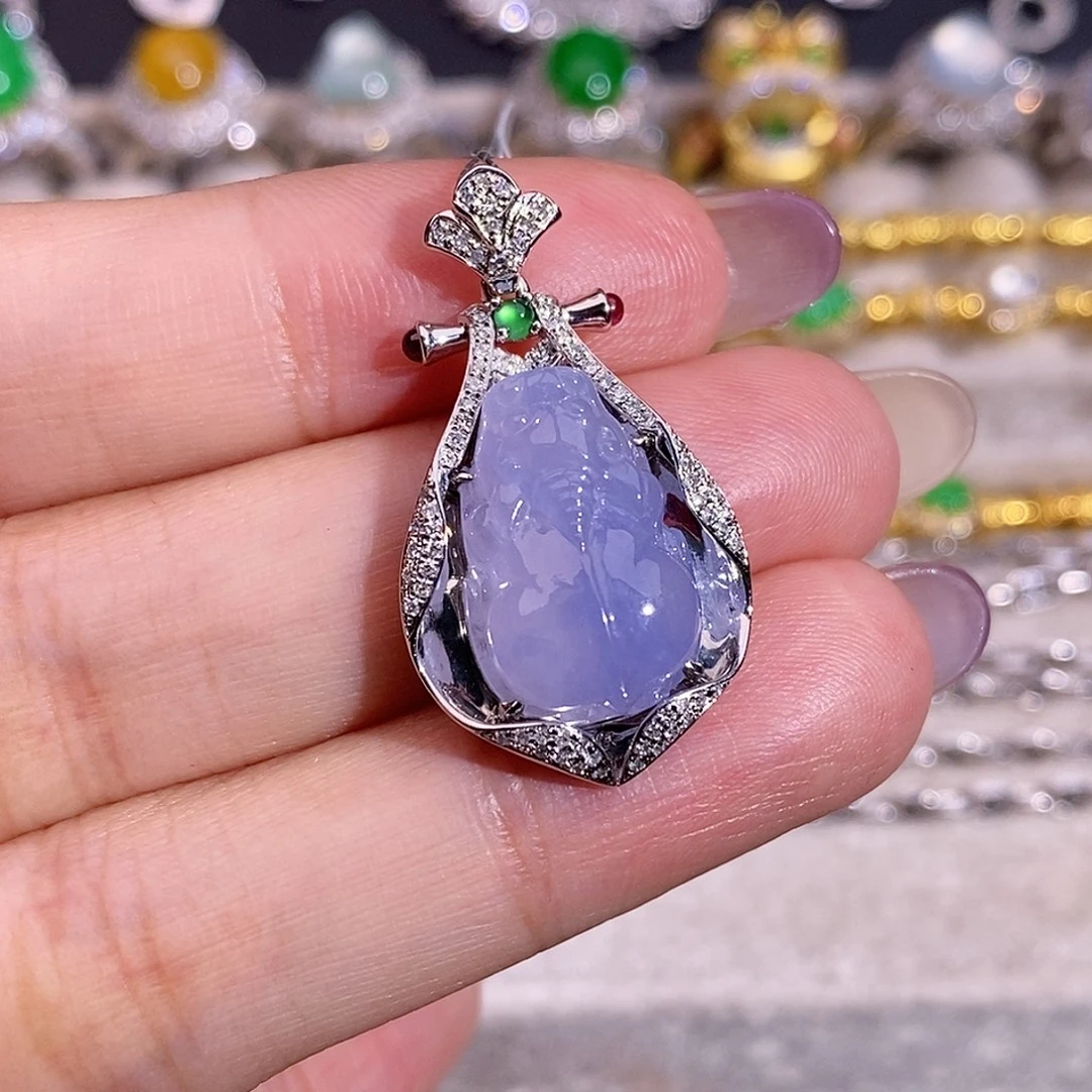 翡翠18K金镶嵌颈饰吊坠