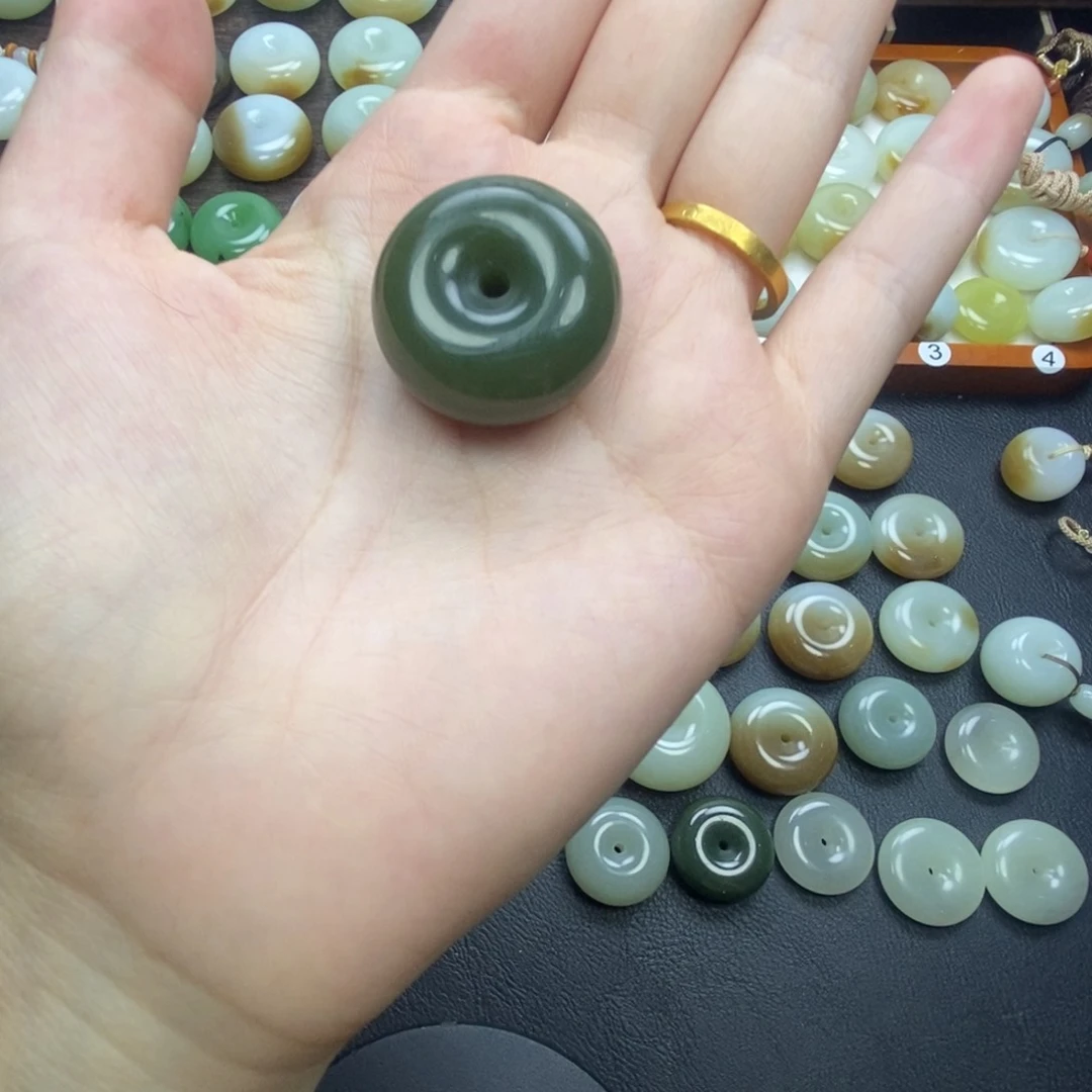 和田玉（糖玉）未镶嵌颈饰