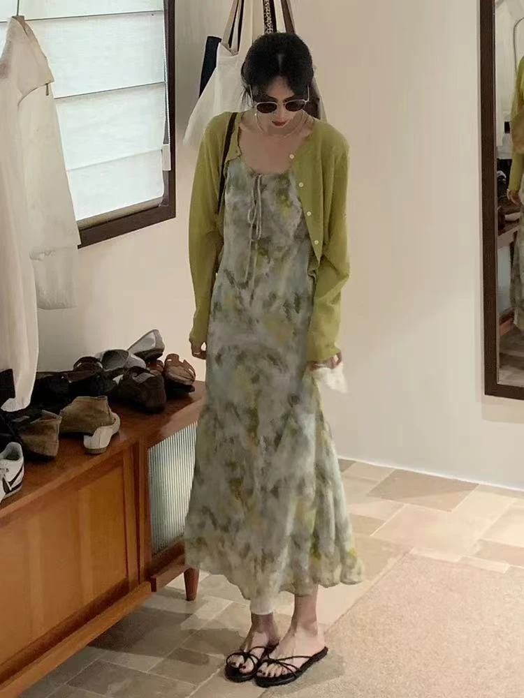 135茶歇法式印花吊带连衣裙女显瘦长裙