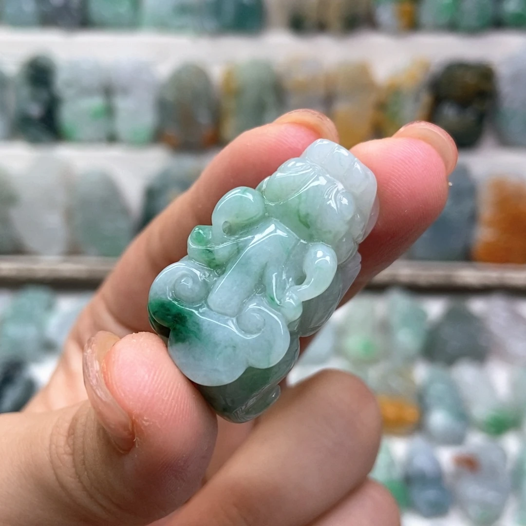 翡翠未镶嵌吊坠(赠链)