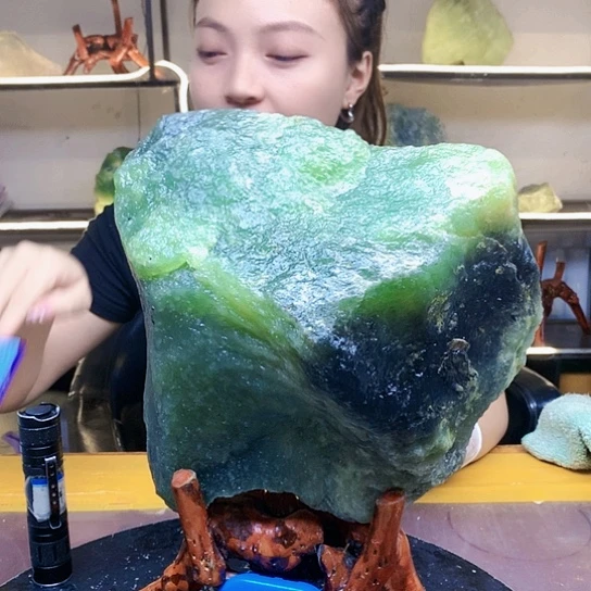 【闪购商品】未镶嵌蛇纹石玉原石