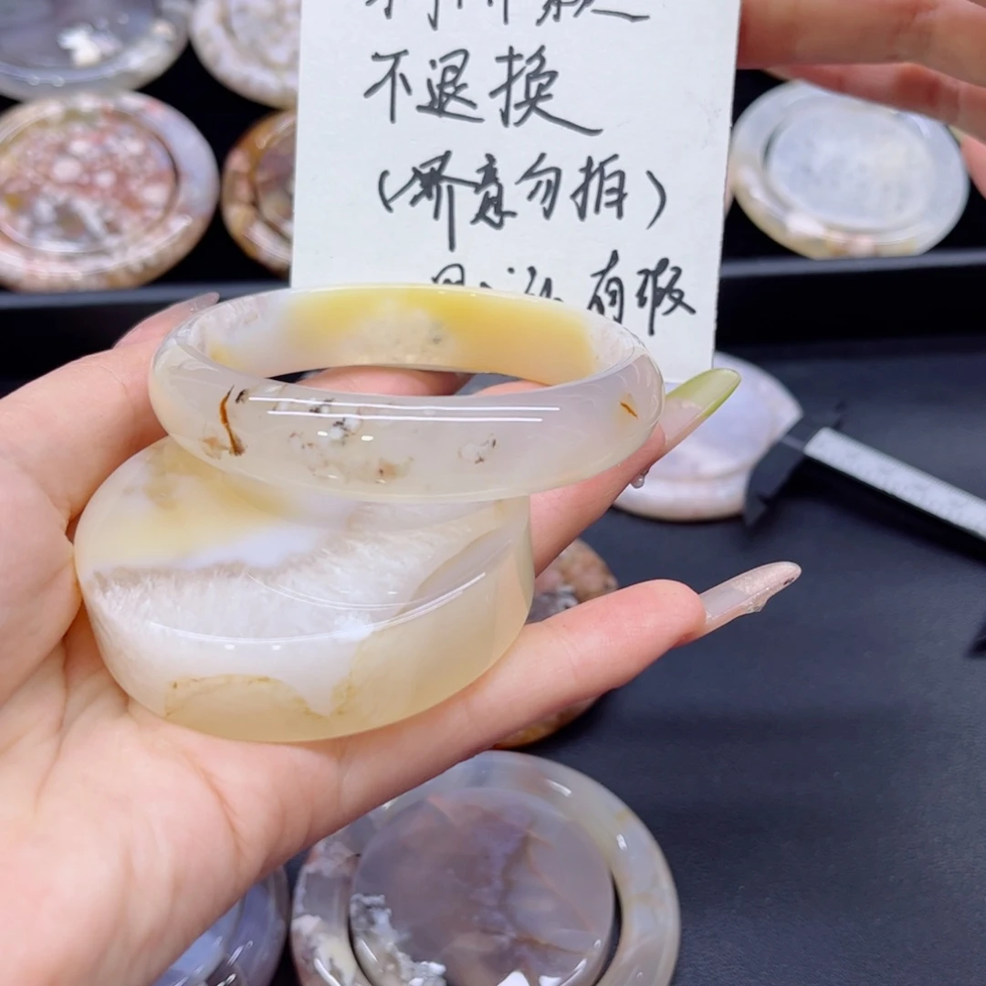 玛瑙/玉髓手镯未镶嵌62