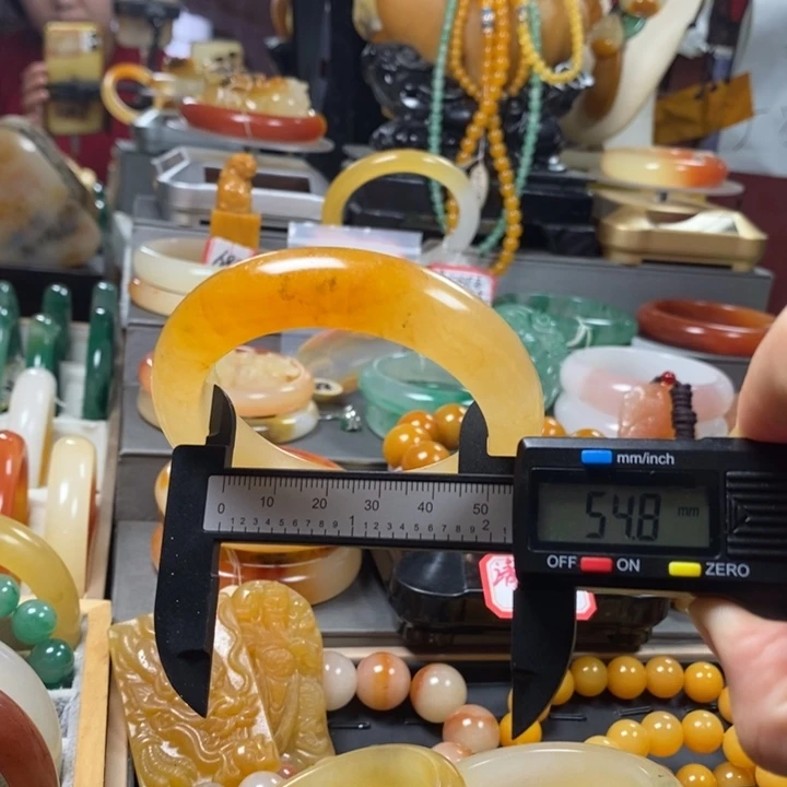 博***ᵈ石英质玉（黄龙玉）未镶嵌手镯