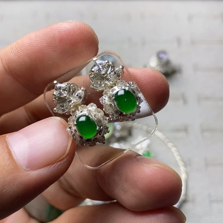 定制翡翠未镶嵌冰阳绿6mm