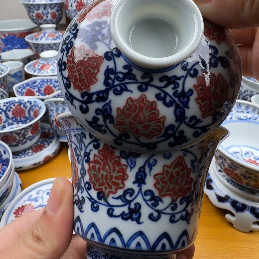 当代釉里红马蹄盖碗