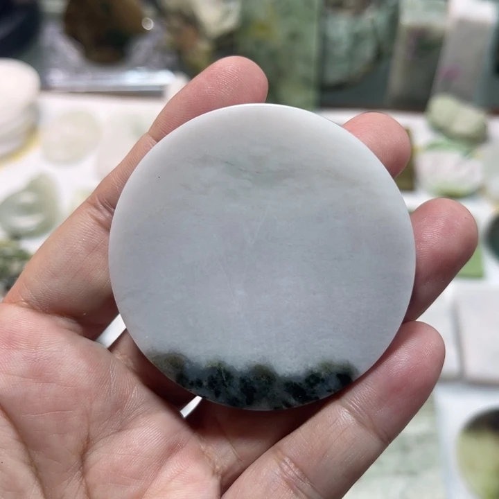 此***生未镶嵌独山玉颈饰