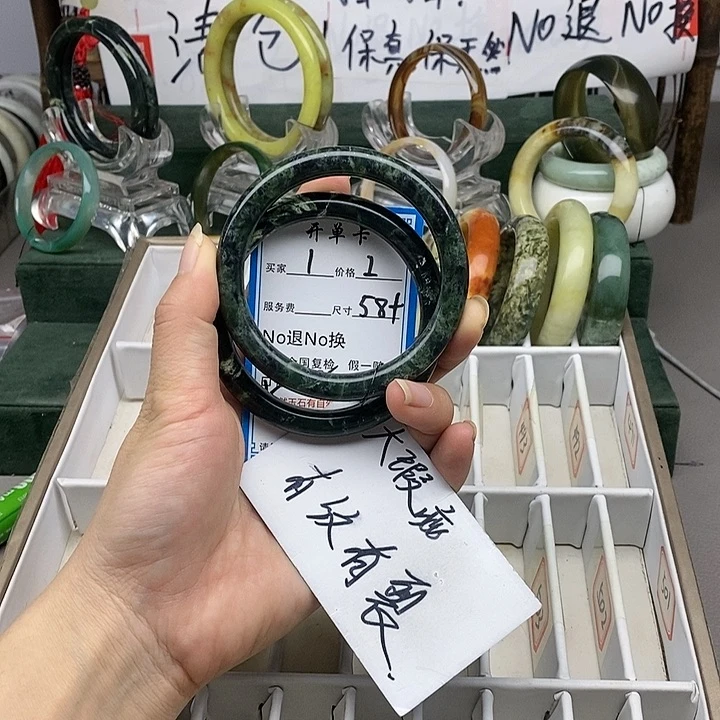 蛇纹石玉未镶嵌手镯