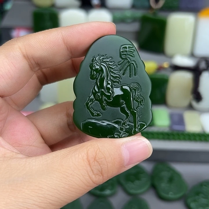 天然原石雕刻挂件
