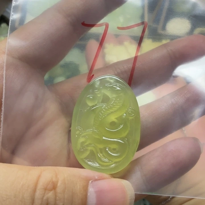 透闪石-蛇纹石玉吊坠未镶嵌