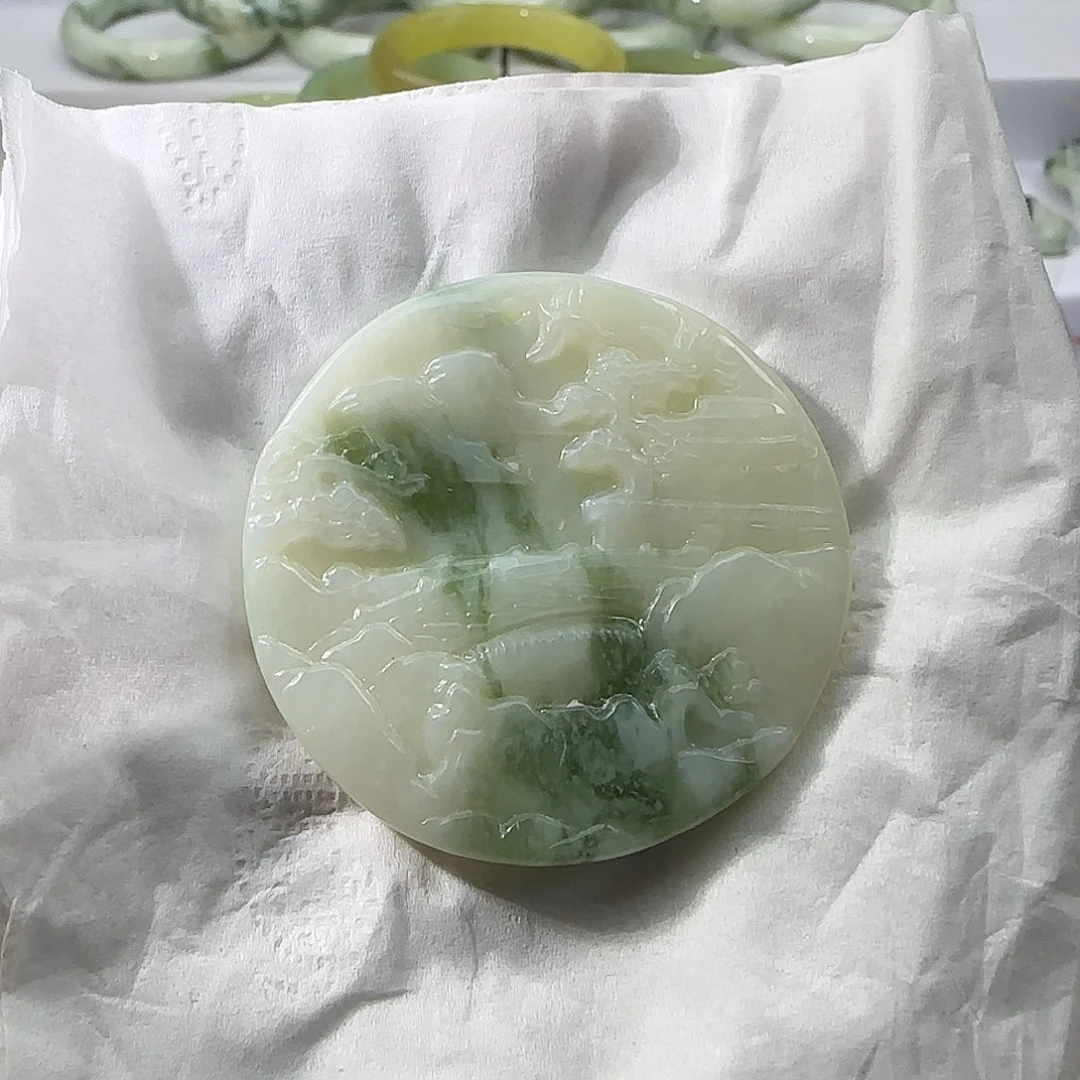 透闪石-蛇纹石玉未镶嵌颈饰