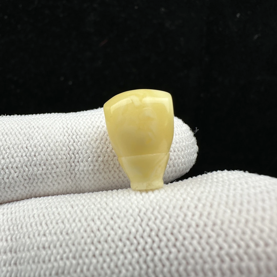 R1541 天然原矿蜜蜡 鸡油黄三通 11*16mm 1g 支持复检 假一罚四