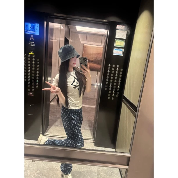 【梦梦服饰】新款青春时尚独特设计感高定植绒短袖+老花休闲裤女