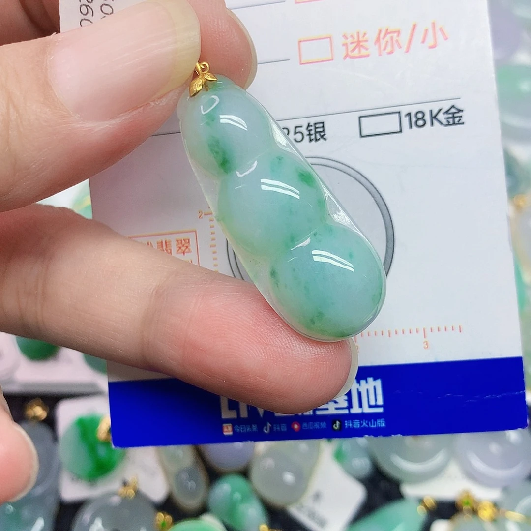 翡翠18K金镶嵌颈饰豆子