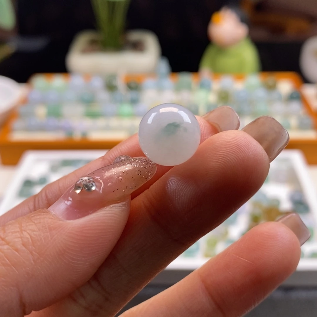 翡翠散珠天然翡翠白底青11.9，有内纹