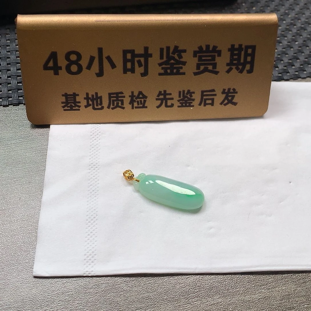 颈饰18K金镶嵌翡翠福瓜