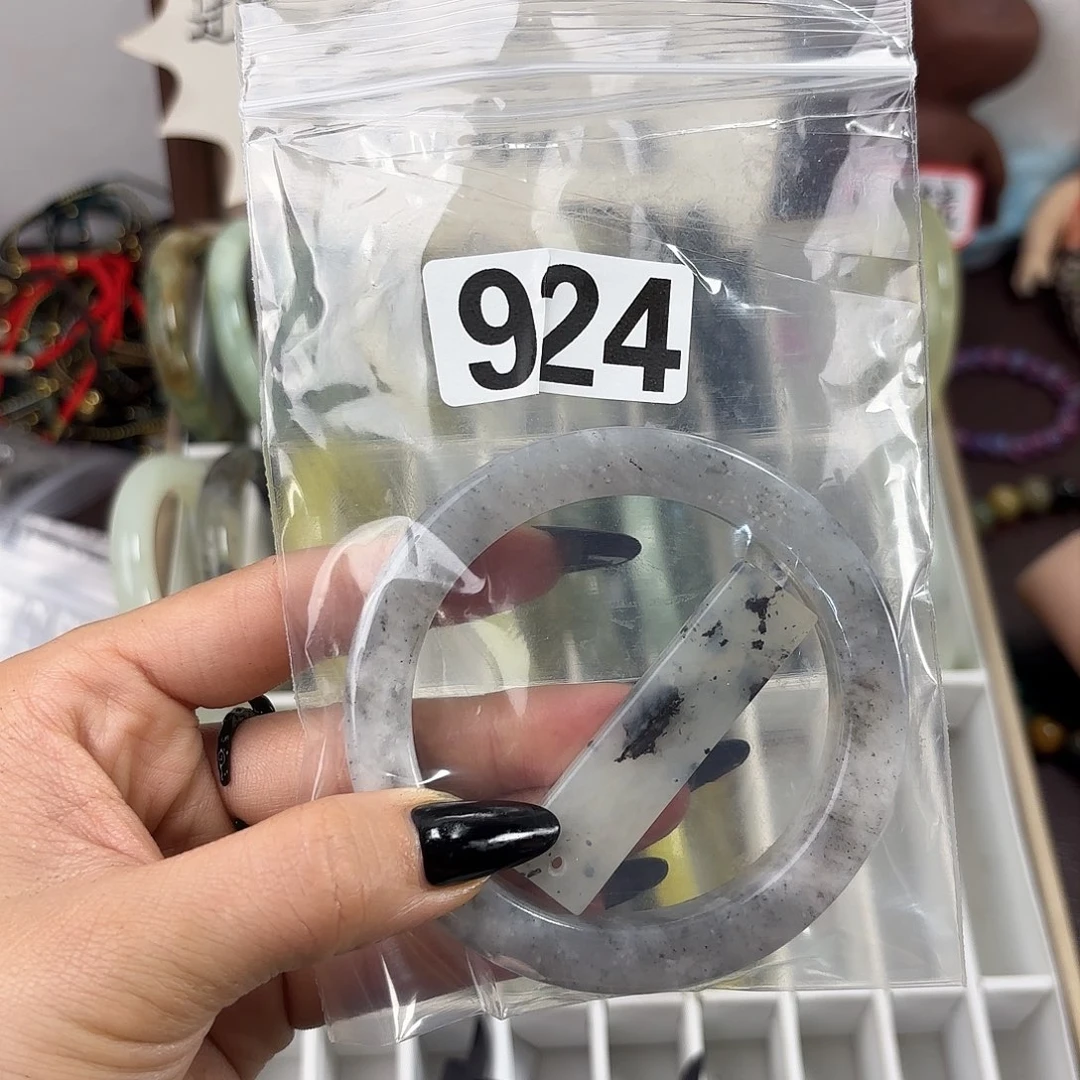 蛇纹石玉手镯未镶嵌白*梦