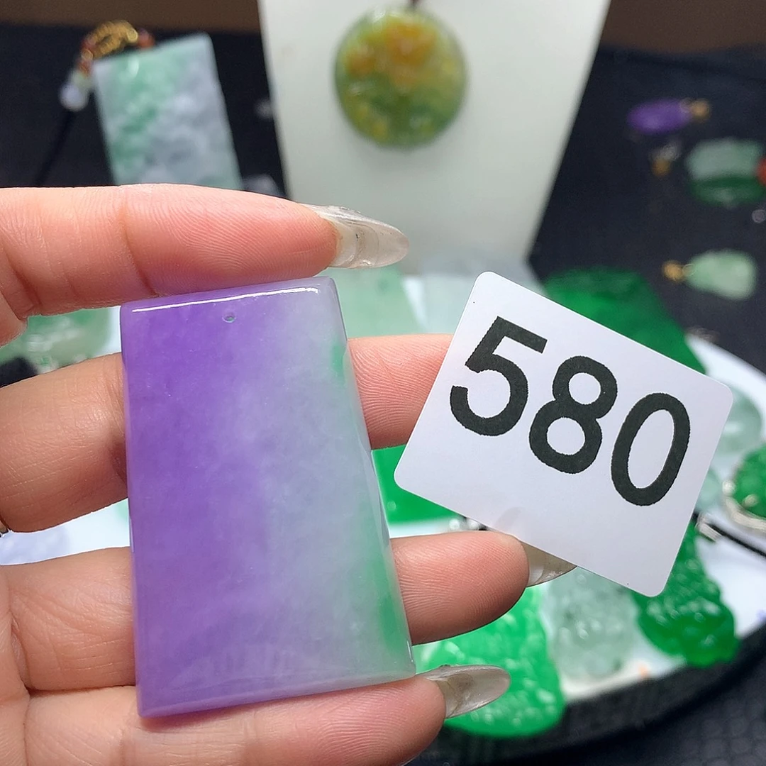 翡翠吊坠(赠链)未镶嵌