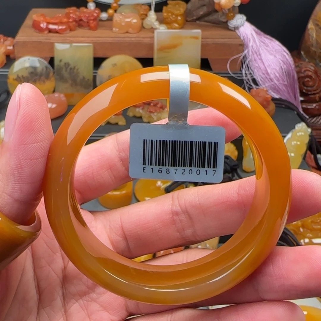 Y***g未镶嵌石英质玉（黄龙玉）手镯