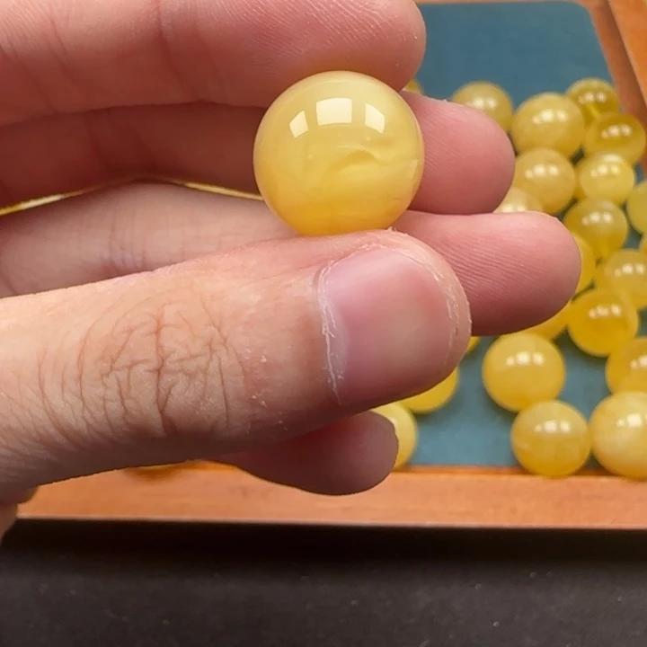 未镶嵌琥珀裸石天然435