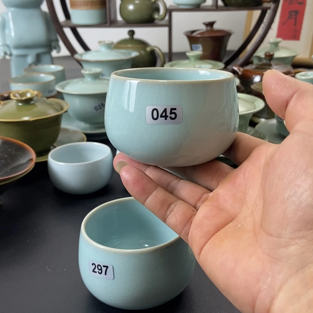 微瑕天青釉手工佛肚杯