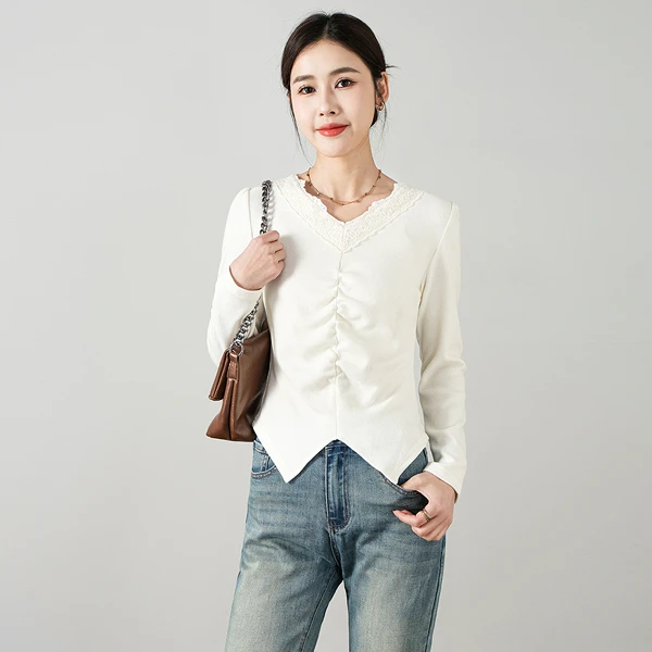 燕苹春季新款休闲仙女风百搭显瘦气质V领蕾丝针织打底衫ZQY24-159