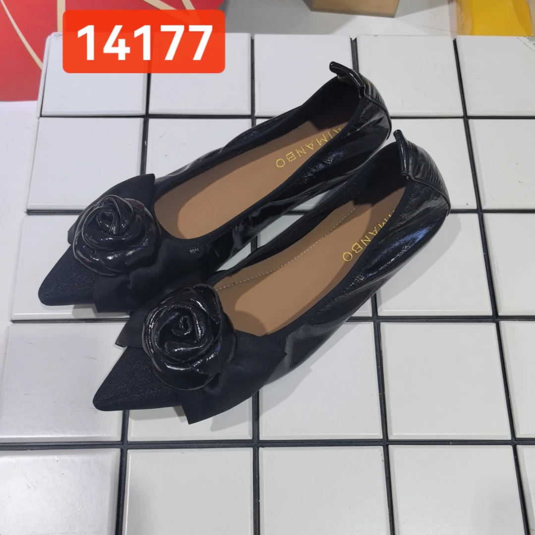 漫步佳人全牛皮尖头浅口鞋山茶花平底瓢鞋