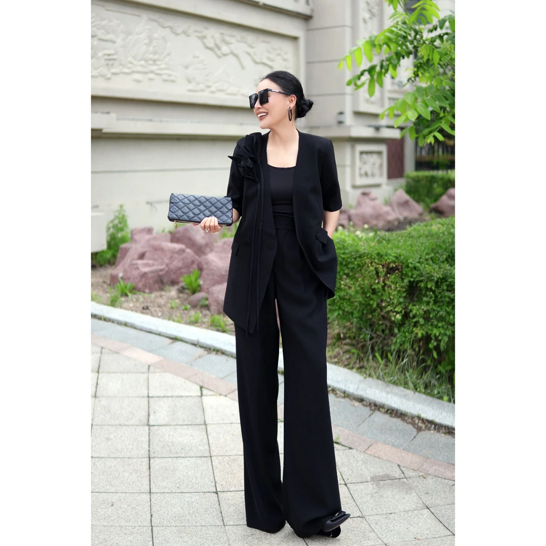 《泳秀精品》黑色v领短袖造型感西装套装