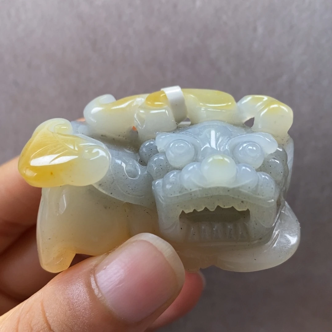 未镶嵌石英质玉（黄龙玉）颈饰