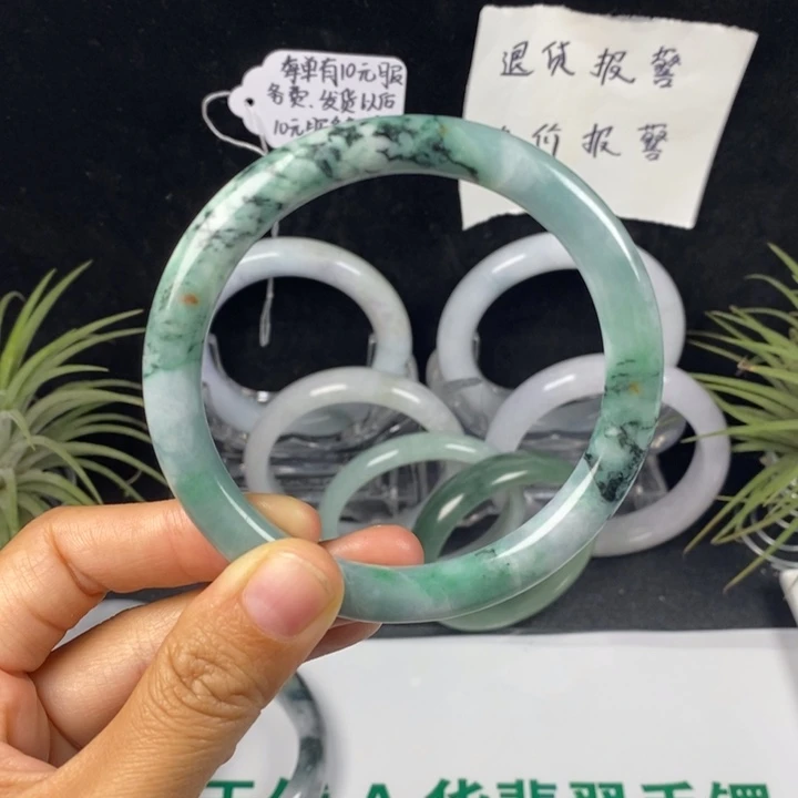 翡翠未镶嵌手镯47号。62.2圈