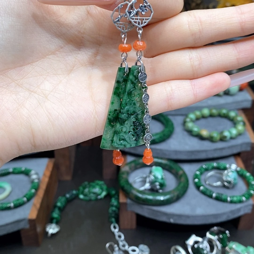 翡翠耳饰未镶嵌漂亮美眉