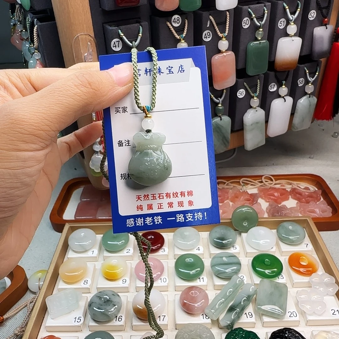 石英质玉未镶嵌颈饰