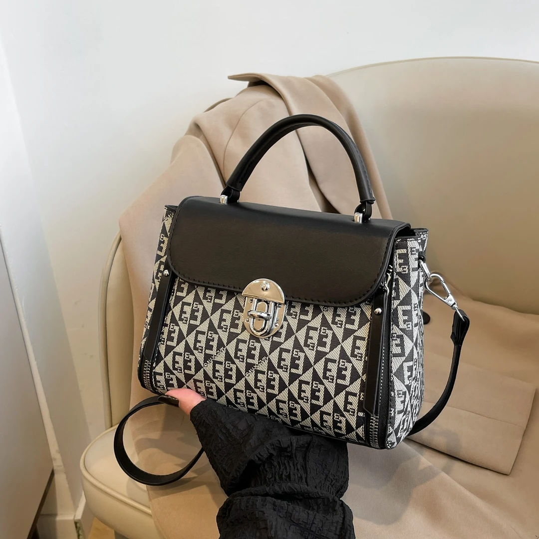 【宠粉】2025新款经典印花高级感百搭通勤小方包