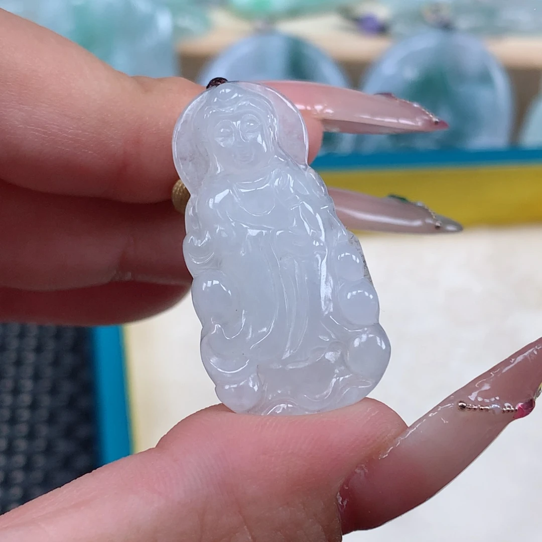 翡翠未镶嵌颈饰观音