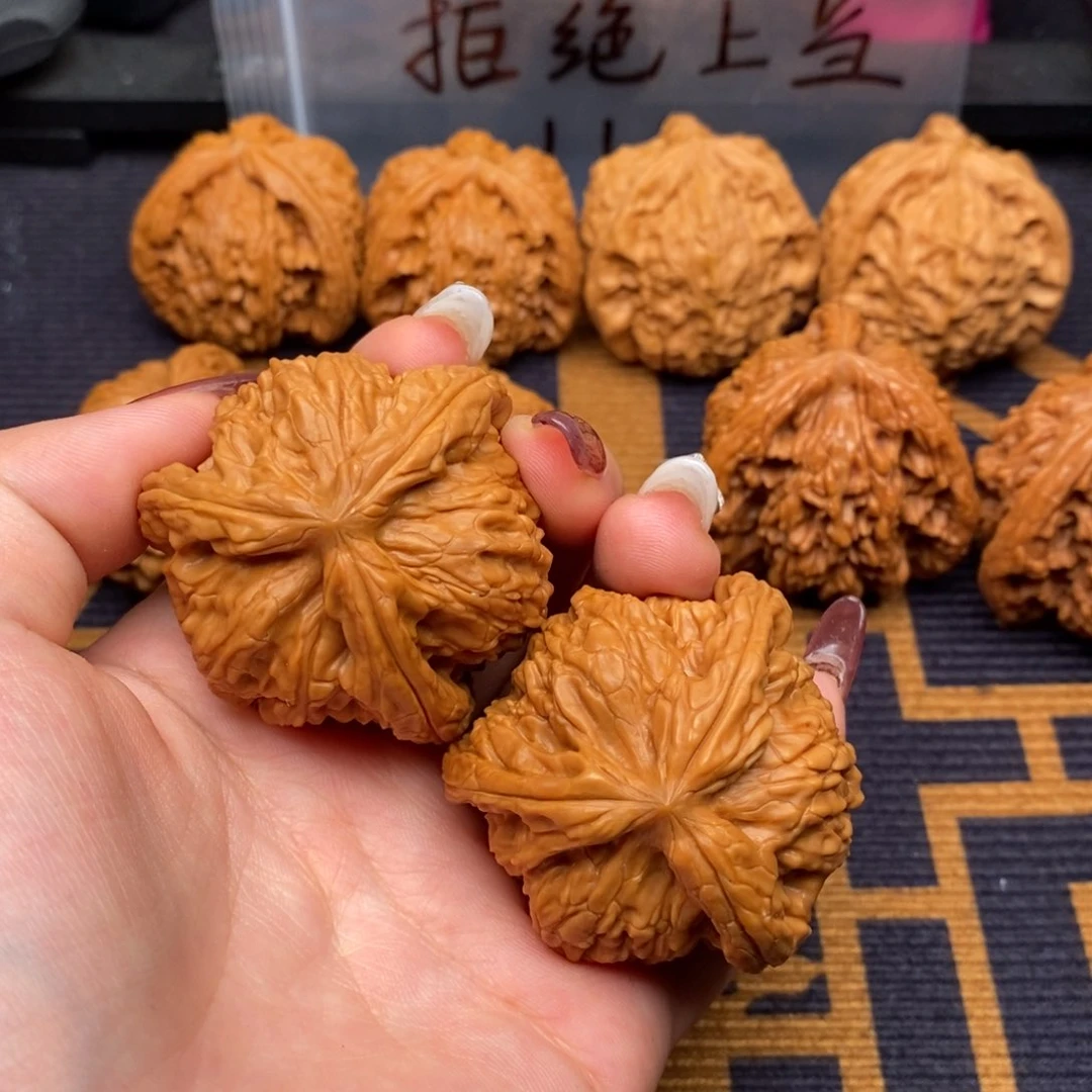 .***.文玩核桃吊坠白狮子