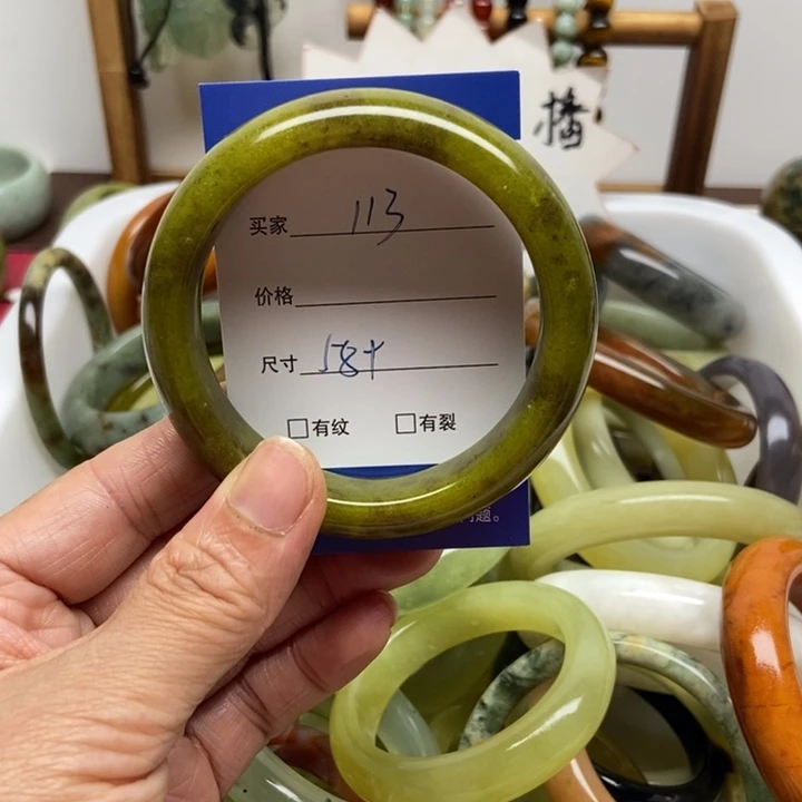 蛇纹石玉未镶嵌手镯