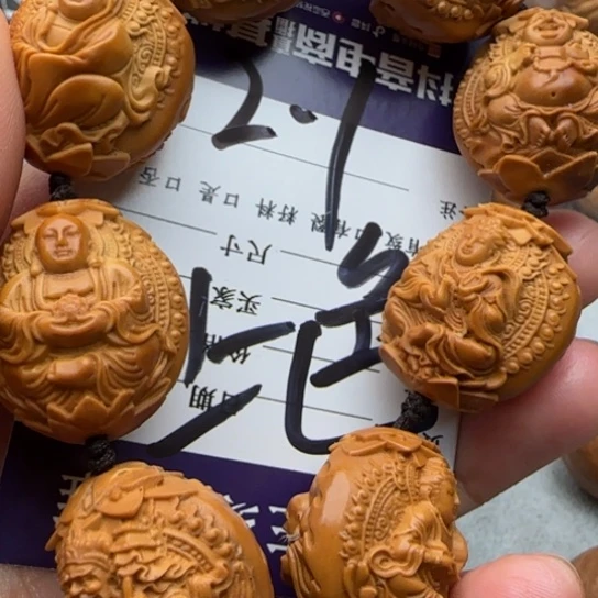 橄榄核手串雕刻工艺